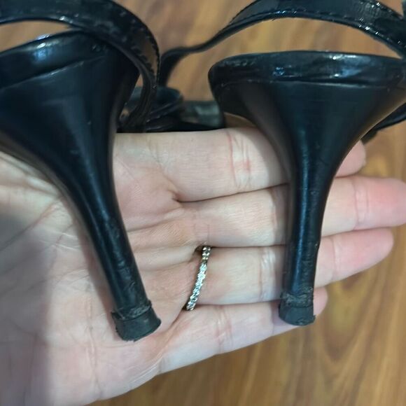 Tory Burch black low heels with gold hardware strap T strap size 10 patent leath - Picture 5 of 9